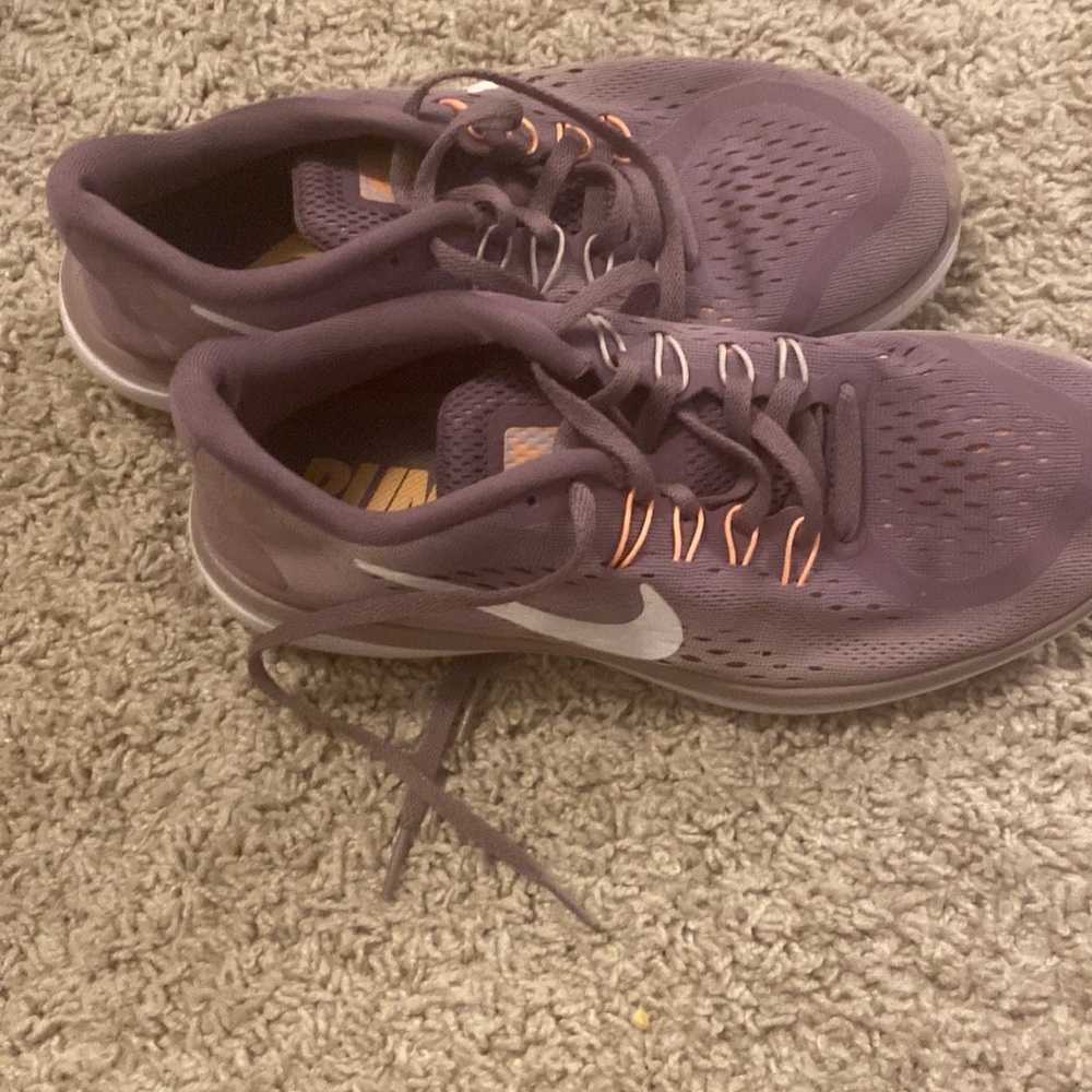 Nike shoes size 8